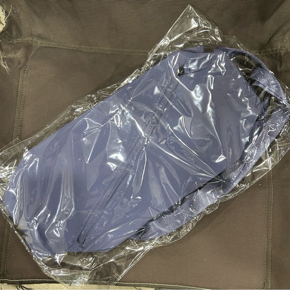 DAE Activewear - Sling Bag - Picture 3 of 4